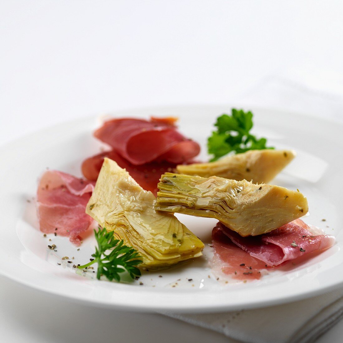 Preserved artichokes with ham and parsley