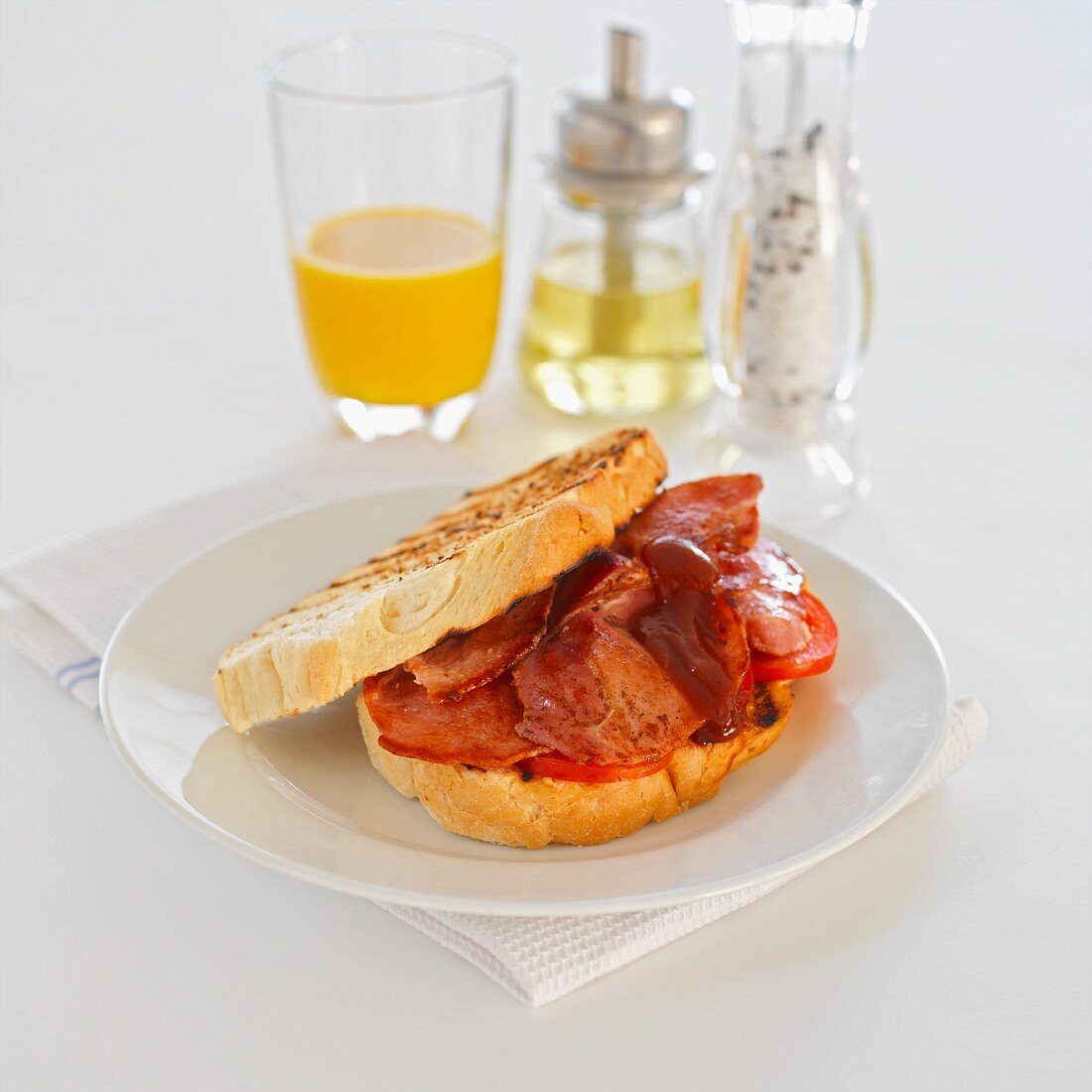 Toasted sandwich with bacon and tomatoes