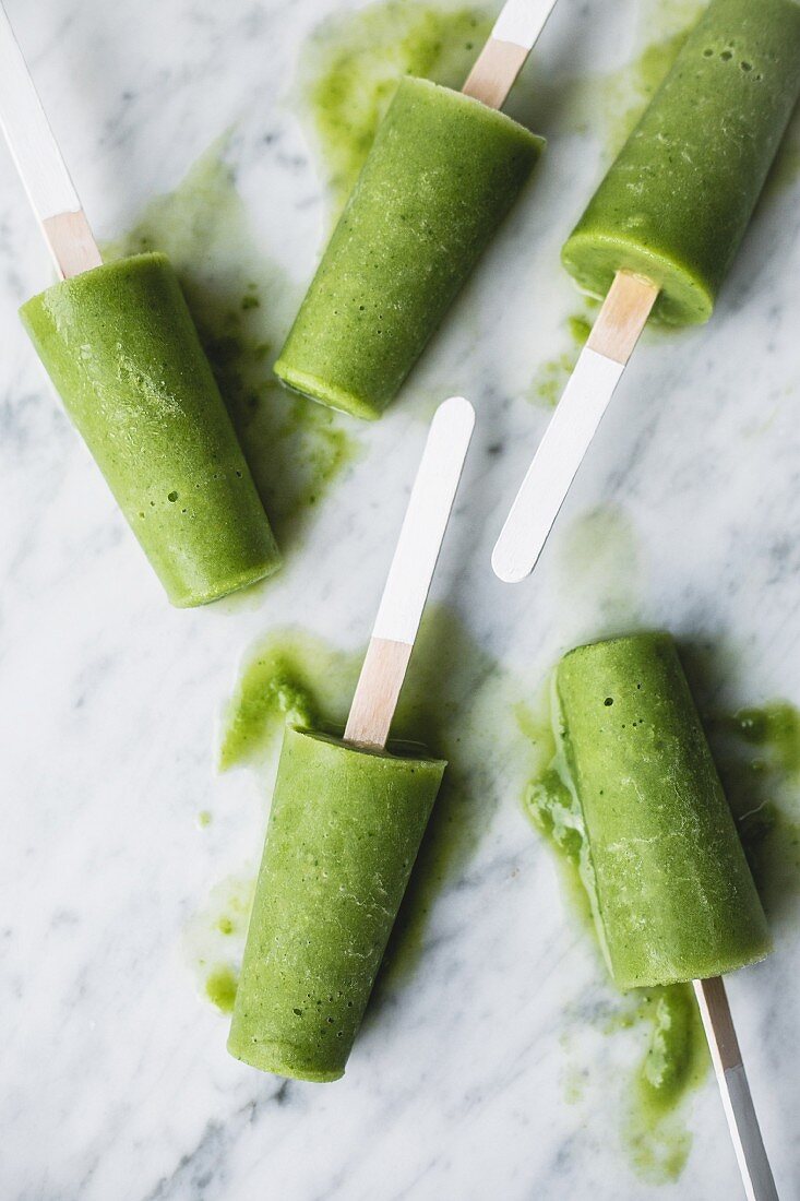 Green smoothie ice lollies (spinach, mint, banana, orange and coconut water)