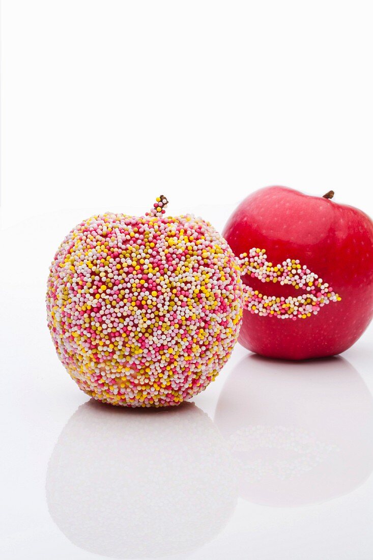 Äpfel der Sorte Pink Lady mit Zuckerstreusel