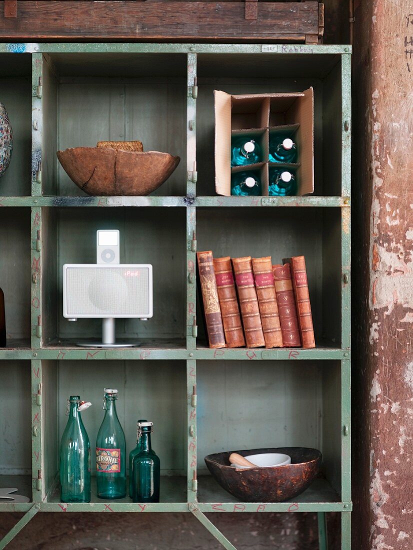 Shelves in niche