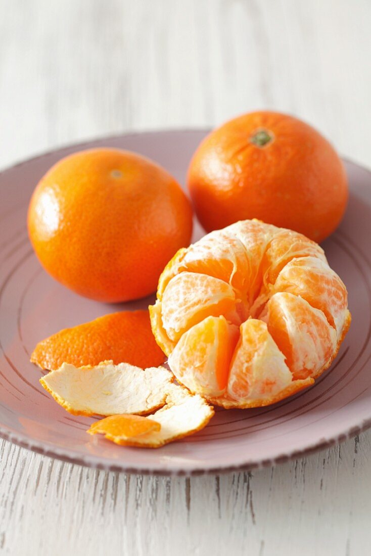 Mandarins, whole and peeled