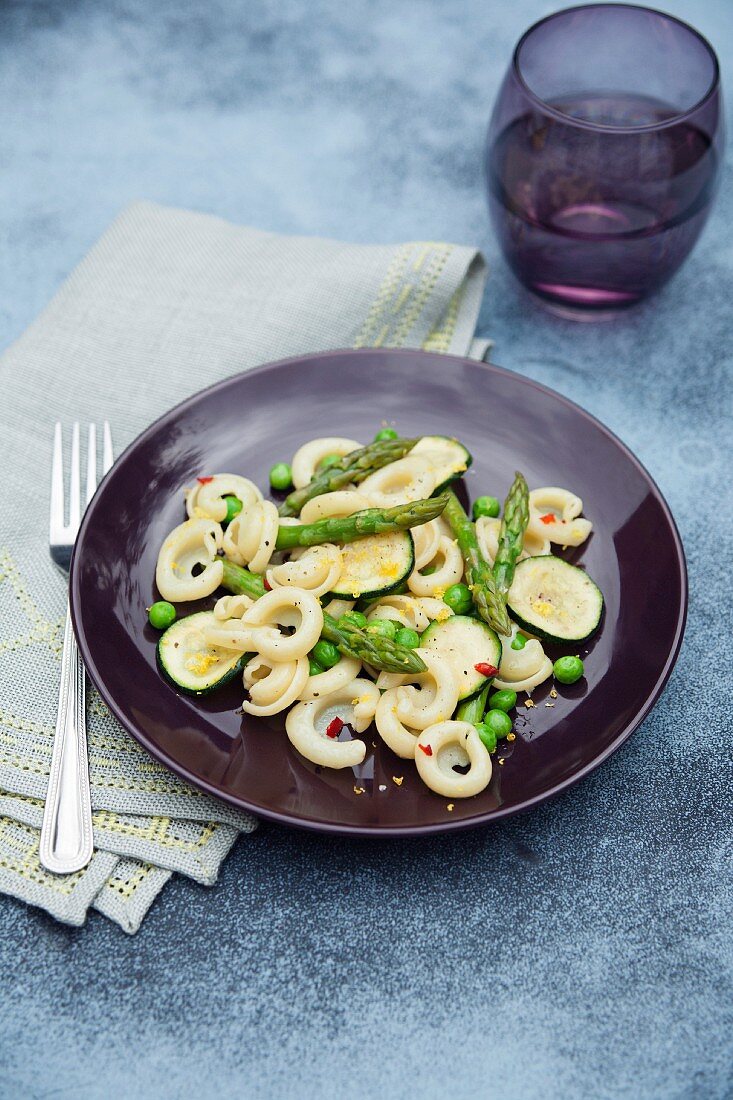 Pasta with asparagus, peas, chilli, courgette and lemon