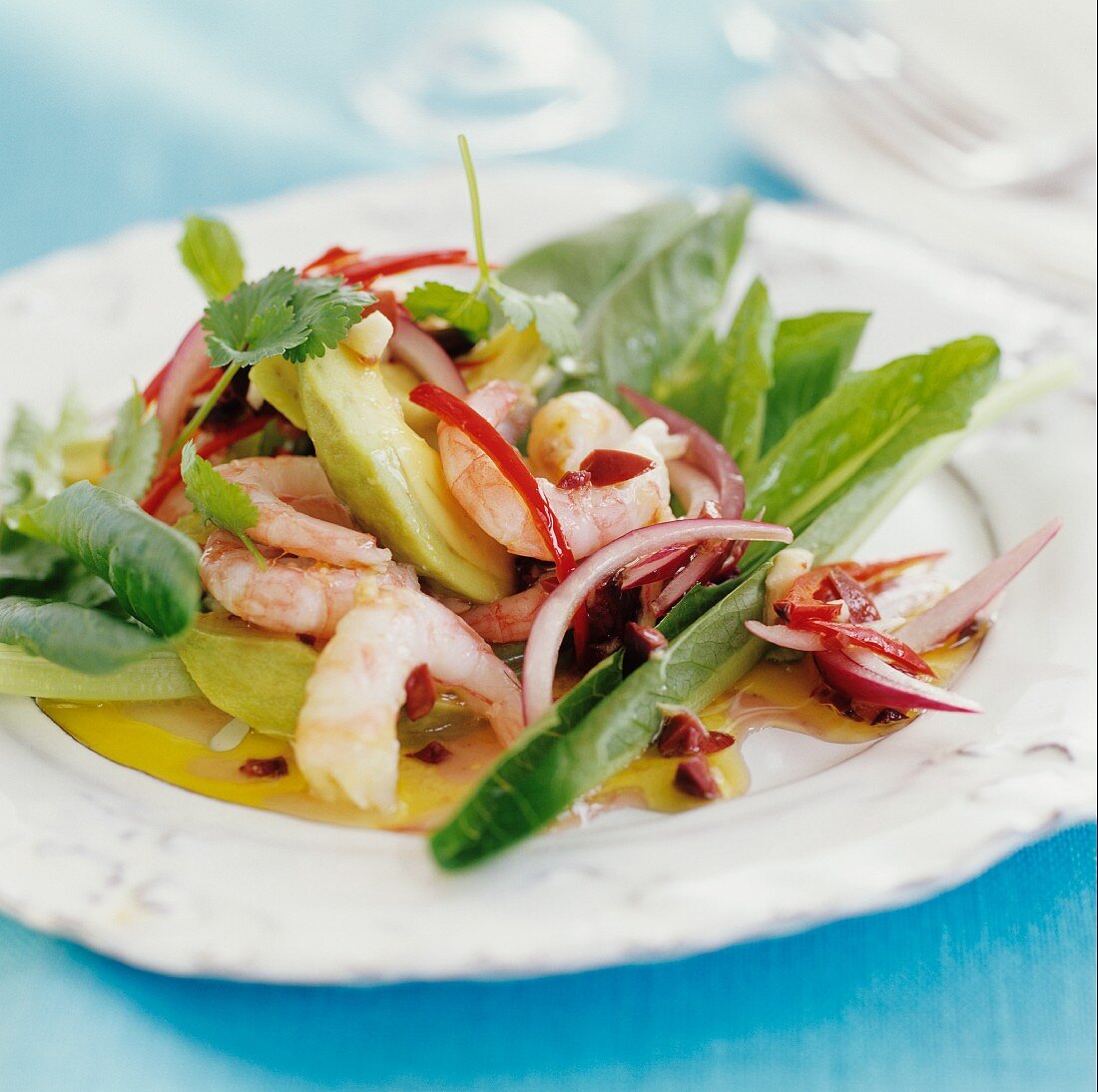 Prawn salad with onions and chillies