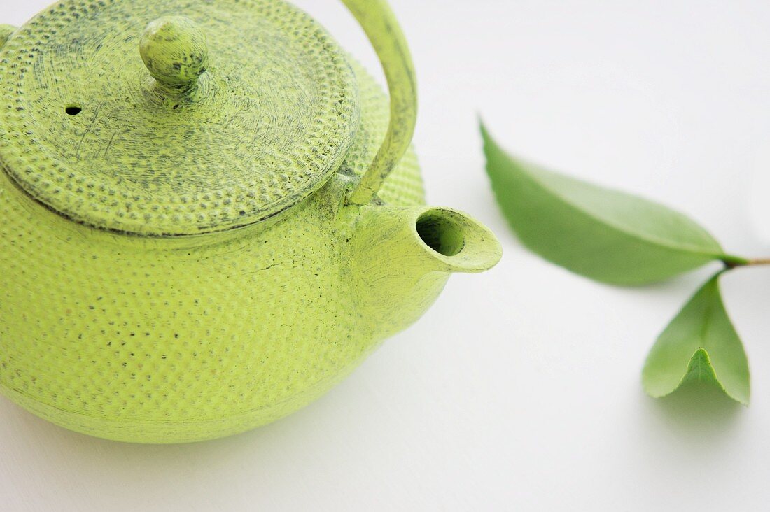 A green teapot