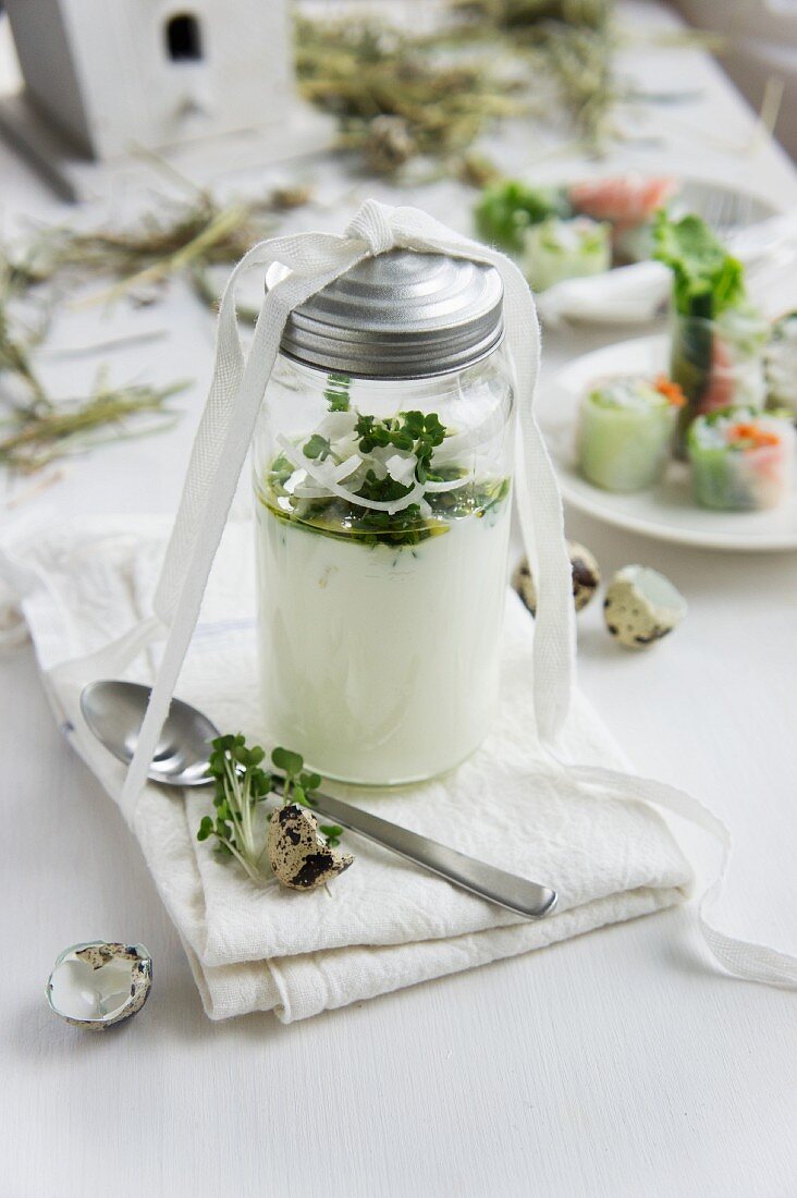 Yoghurt dressing for a mixed leaf salad