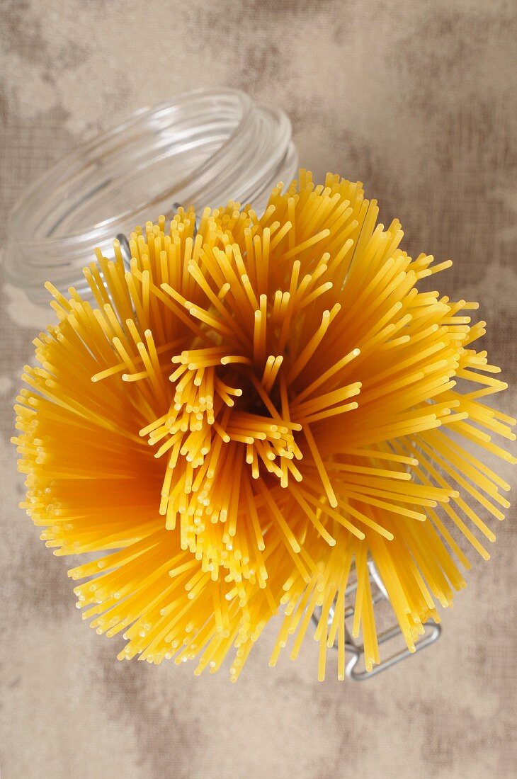 Spaghetti in einem Bügelglas