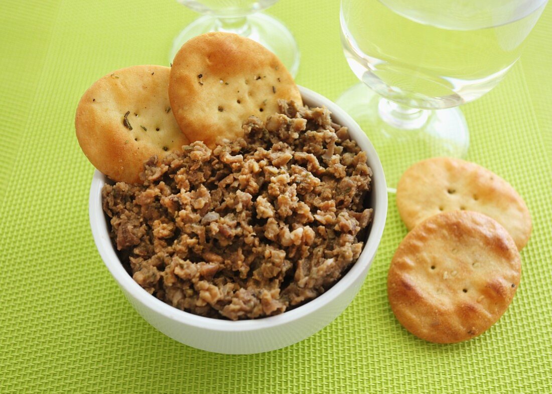 Bigilla bean dip with Galetti crackers (Malta)