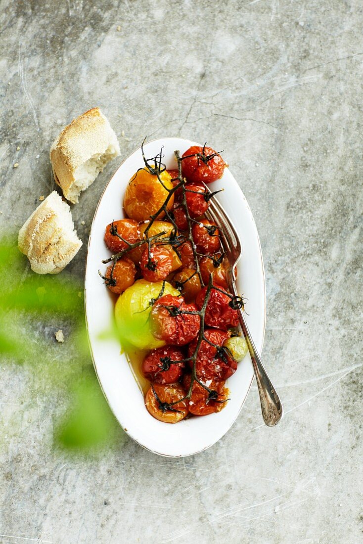 Roast tomatoes with white bread