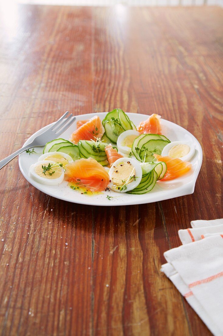 Cucumber salad with smoked salmon and egg