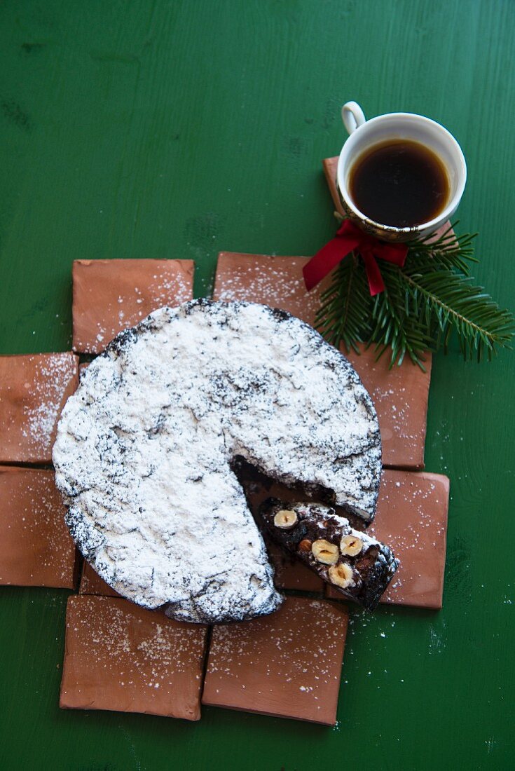 Panforte, angeschnitten, zu Weihnachten