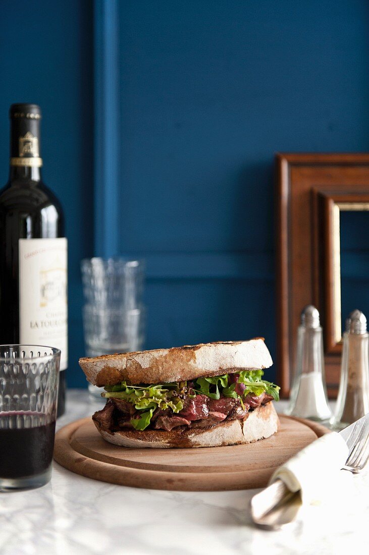 Steak sandwich with red wine