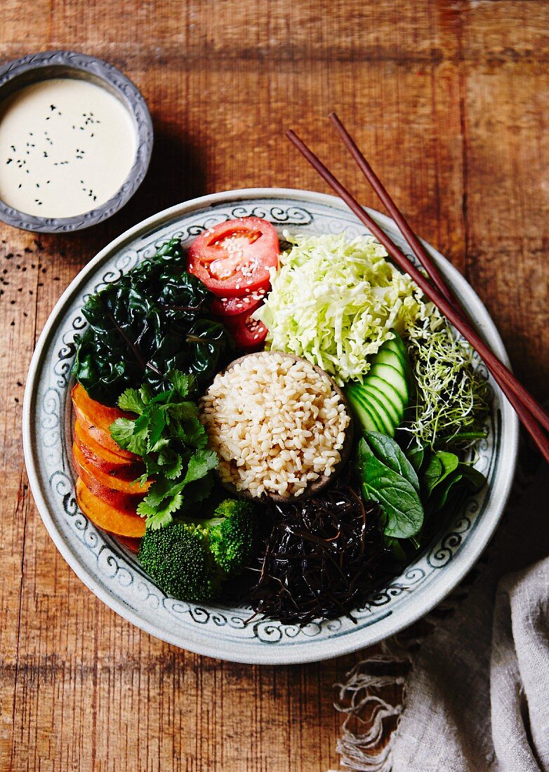 Dragon bowl (plate of vegetables with rice and sauce, Asia)