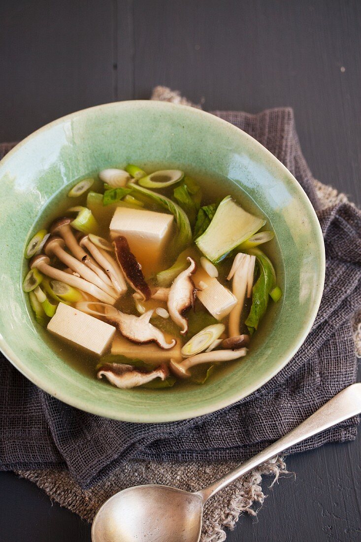 Miso soup with tofu, spring onions and mushrooms (Japan)