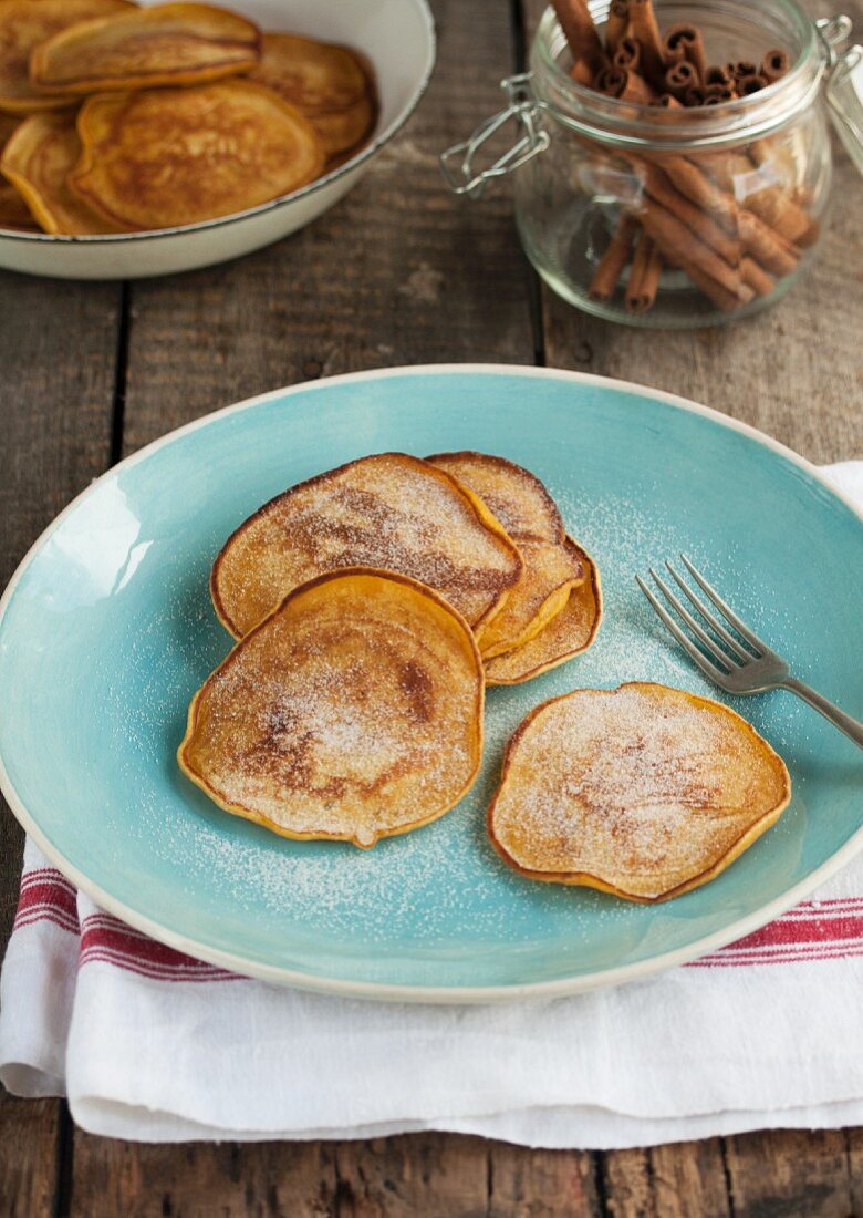 Kürbispancakes mit Zimt und Zucker