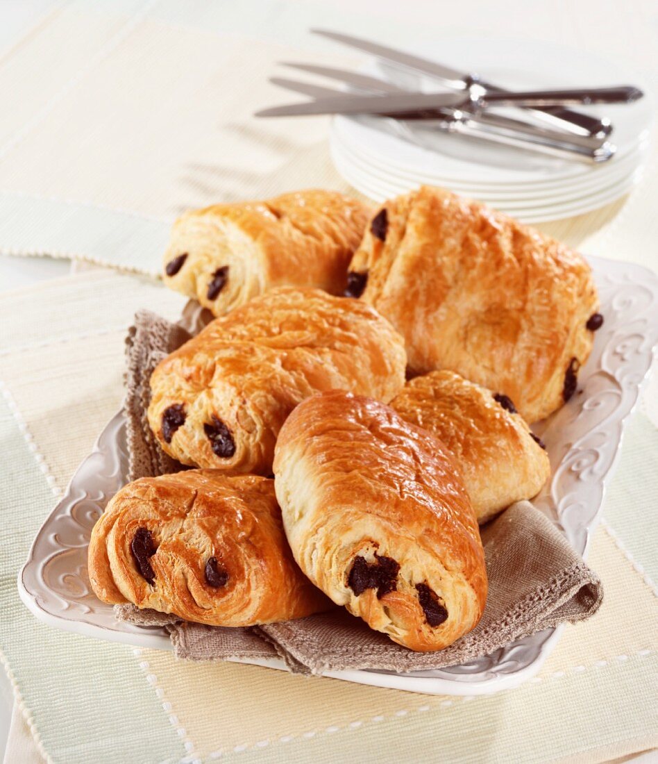 Pain Au Chocolat (Blätterteiggebäck mit Schokoladenfüllung, Frankreich)