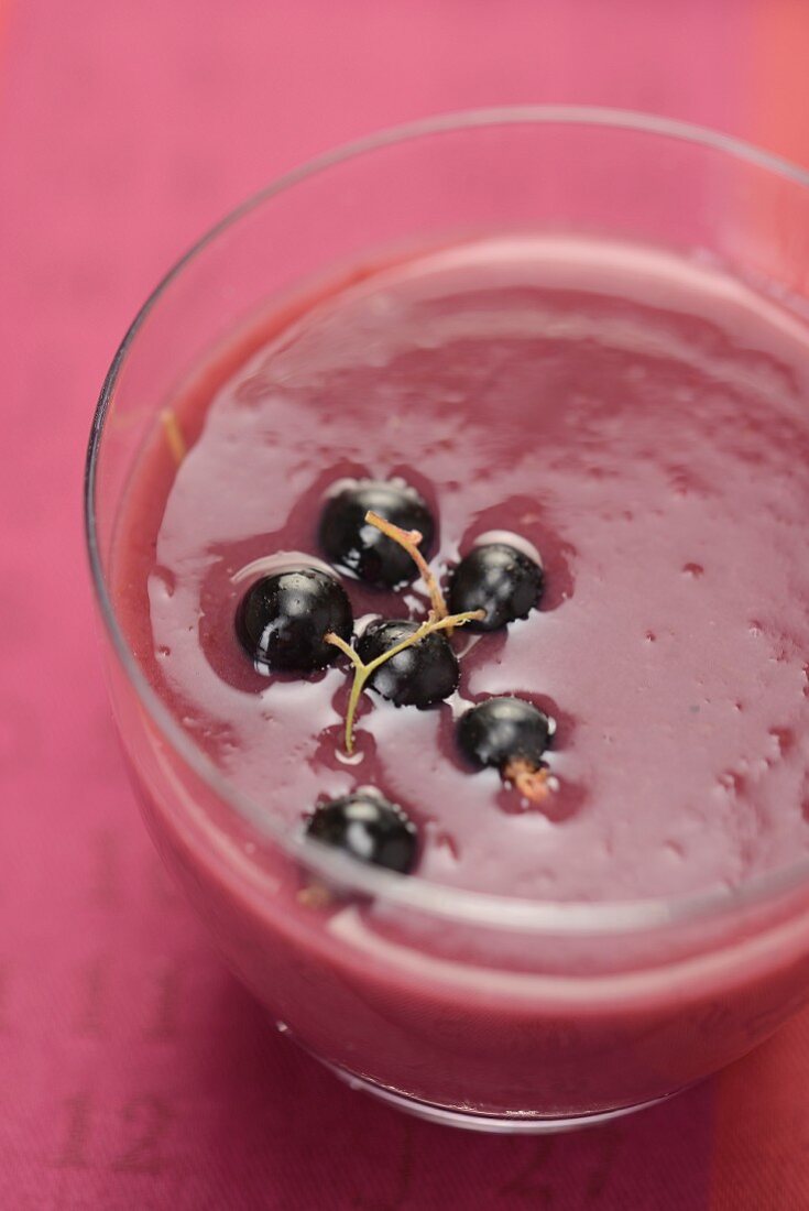 Currant smoothie with blackcurrants