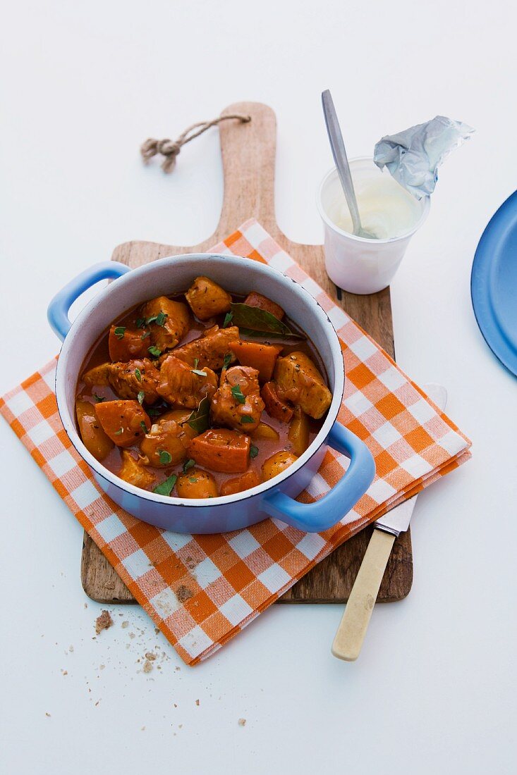 Putengulasch mit Kartoffeln und Kürbis