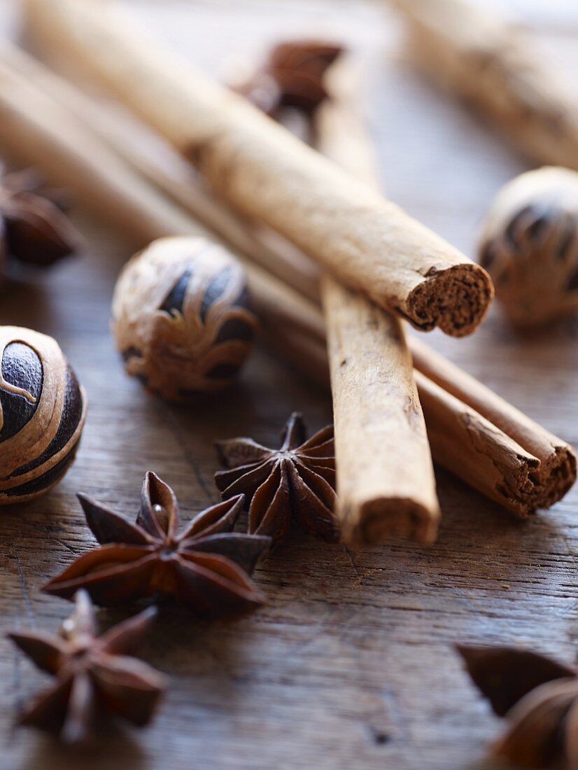 Cinnamon sticks, star anise and nutmegs