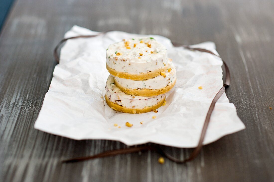 Kleine Käsekuchen mit Ziegenkäse