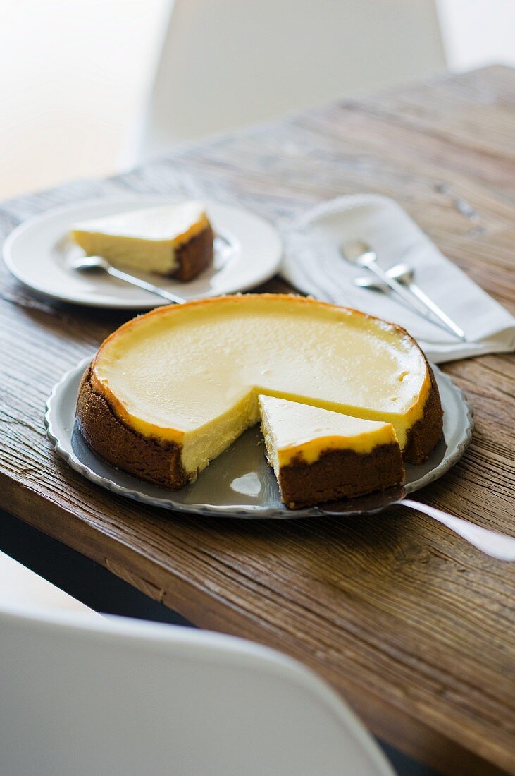Classic Manhattan cheesecake, partly sliced