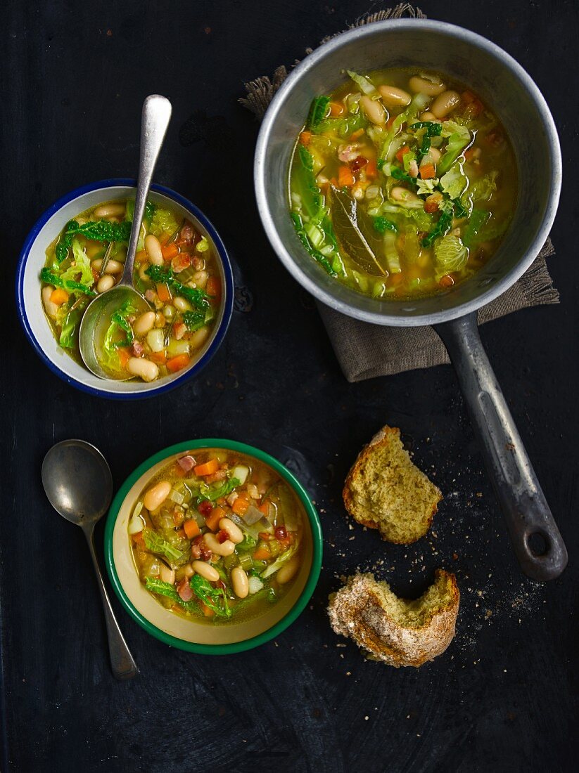 Italian country soup with white beans (view from above)