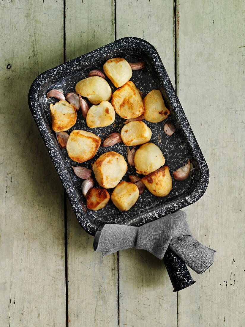 Bratkartoffeln mit Knoblauch (Draufsicht)