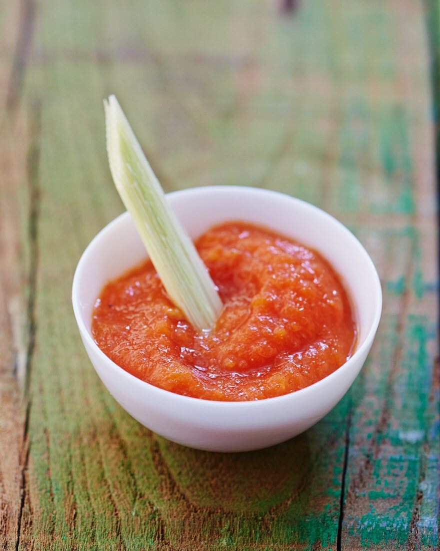 Tomato sauce with lemongrass
