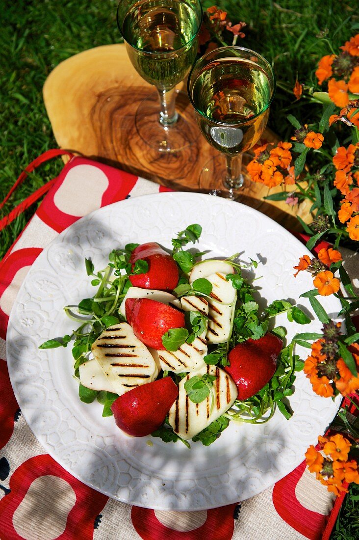 Summer salad with grilled cheese and pears