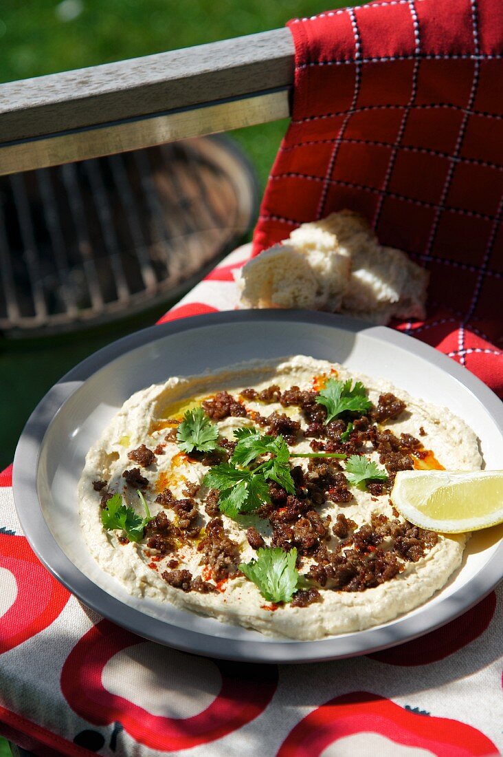 Hummus with minced meat and coriander
