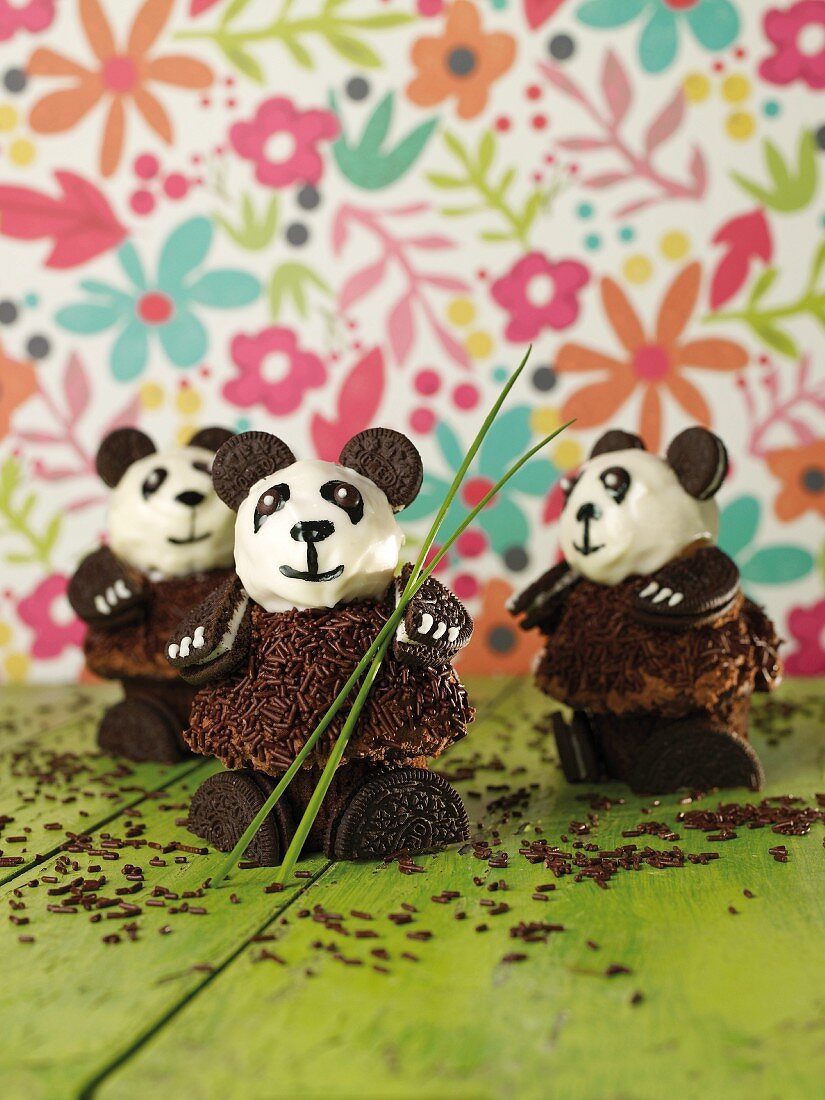 Panda-Cupcakes (Schokoladengebäck mit Oreo-Keksen)