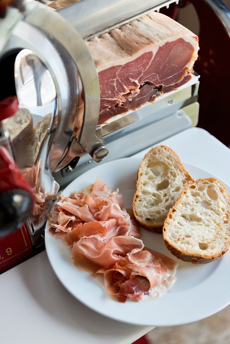 Finely sliced Parma ham with white bread