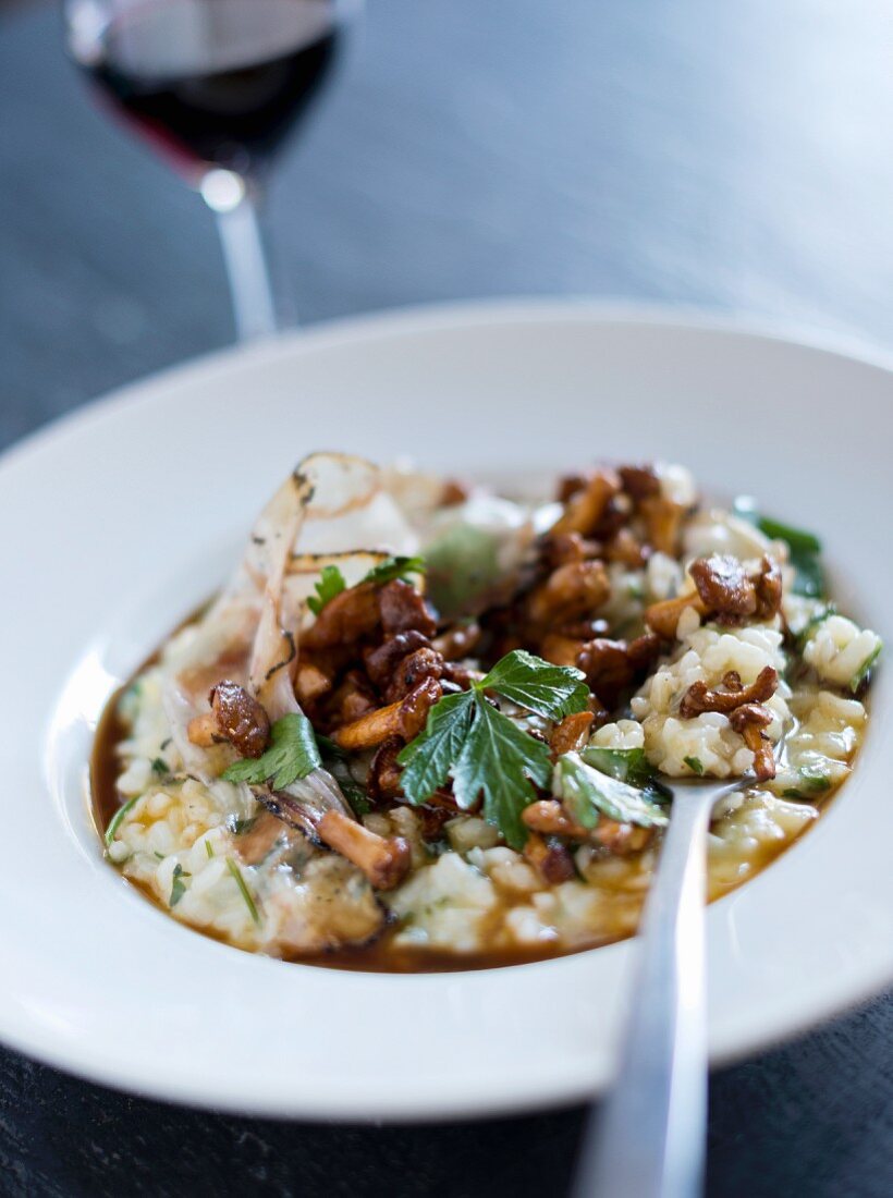 Bacon and chanterelle mushroom risotto (close-up)