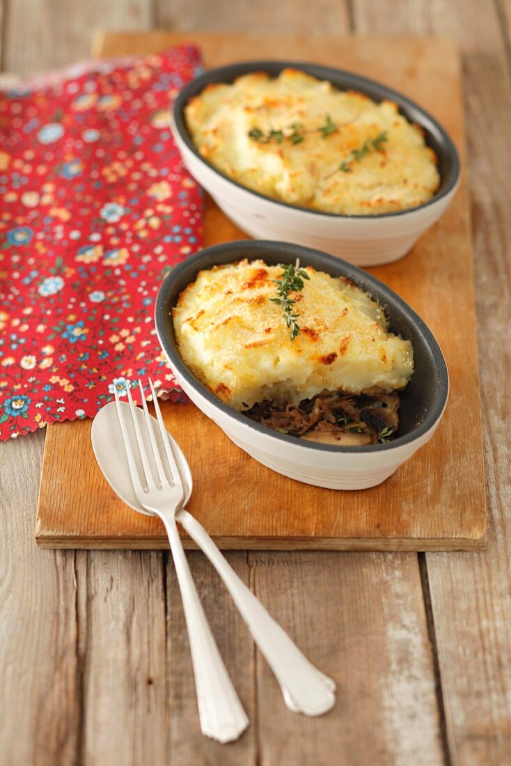 Minced meat bake topped with mashed potato