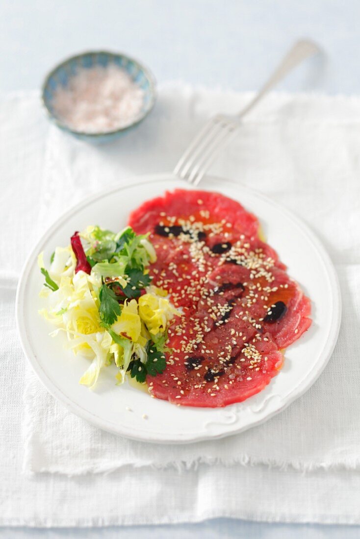 Rindercarpaccio mit Sesam