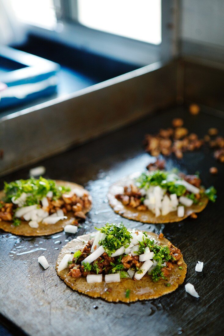 Taco al pastor (Maistortillas mit Schweinefleisch, Mexico)