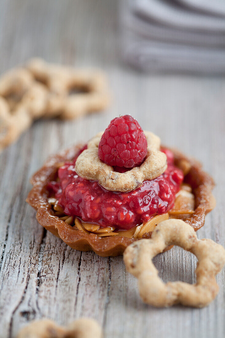 Raspberry and almond tartlets with shortbread crust