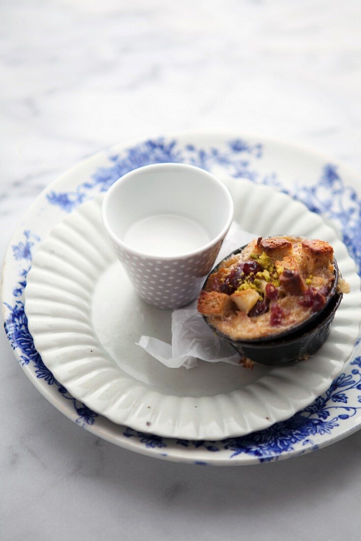 Apfelpudding mit Cranberries