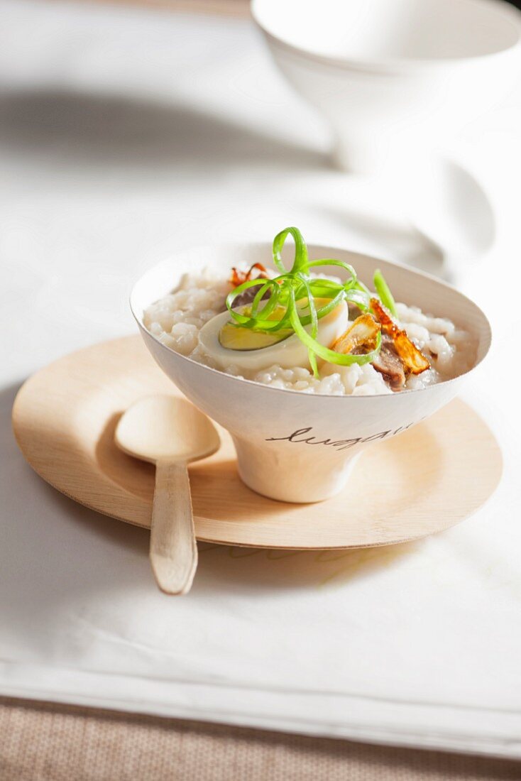 Thick rice soup with egg