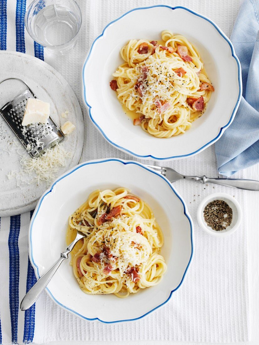 Spaghetti carbonara with grated cheese