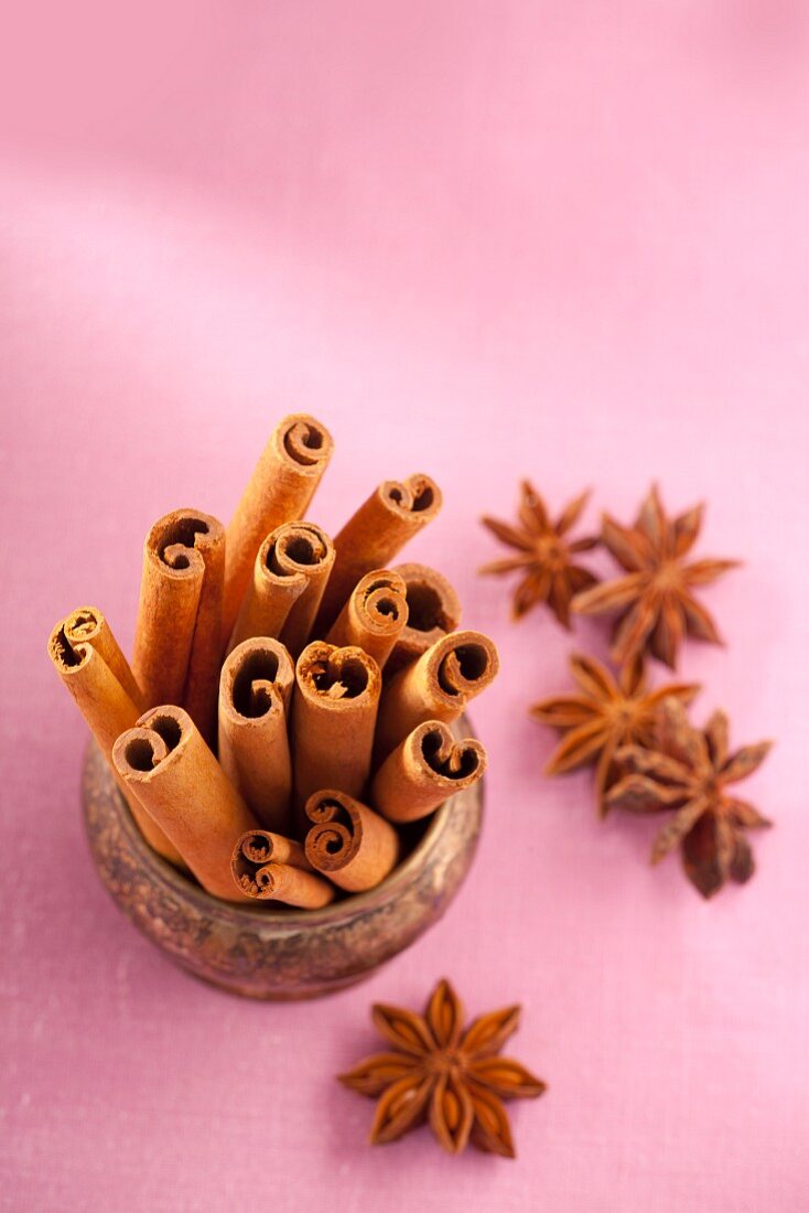Cinnamon sticks in a bowl, with star anise to the side