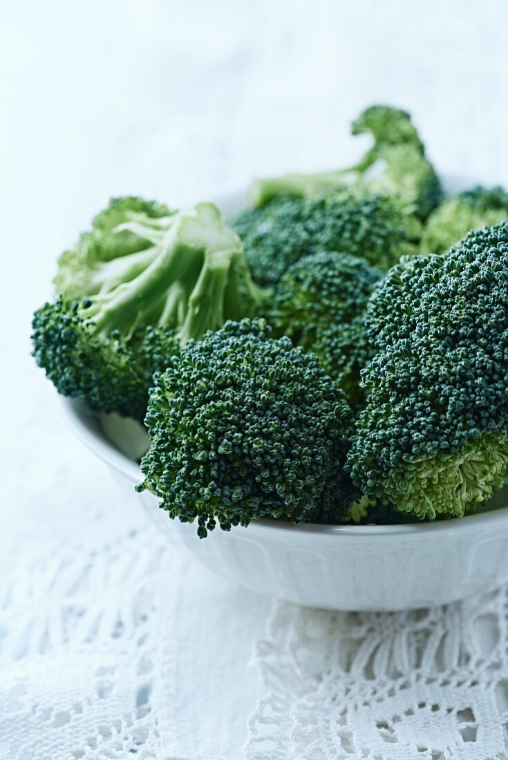 fresh broccoli in a white bowl; close up