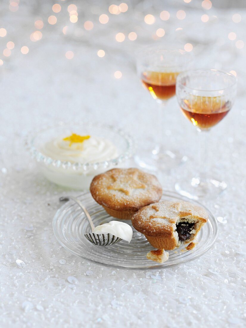 Mince pies with cream and liqueur for Christmas