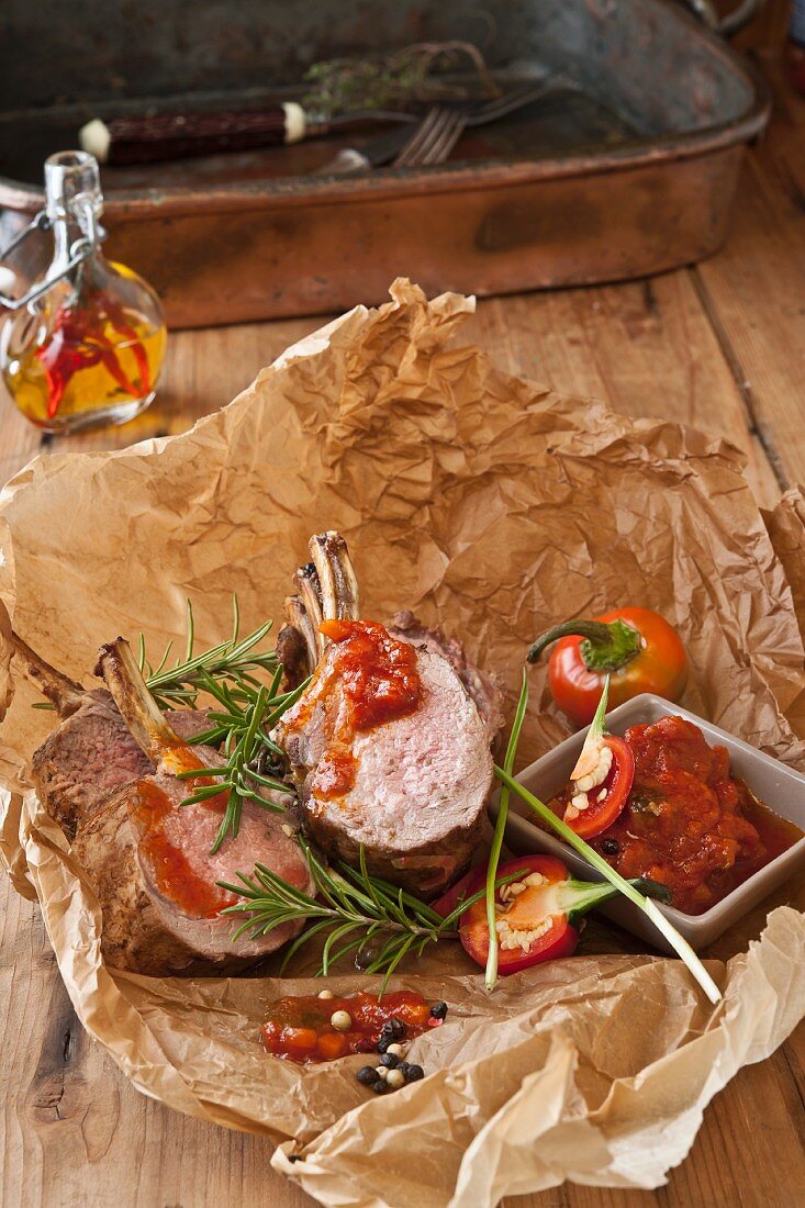 Rack of lamb with tomato-pepper sauce