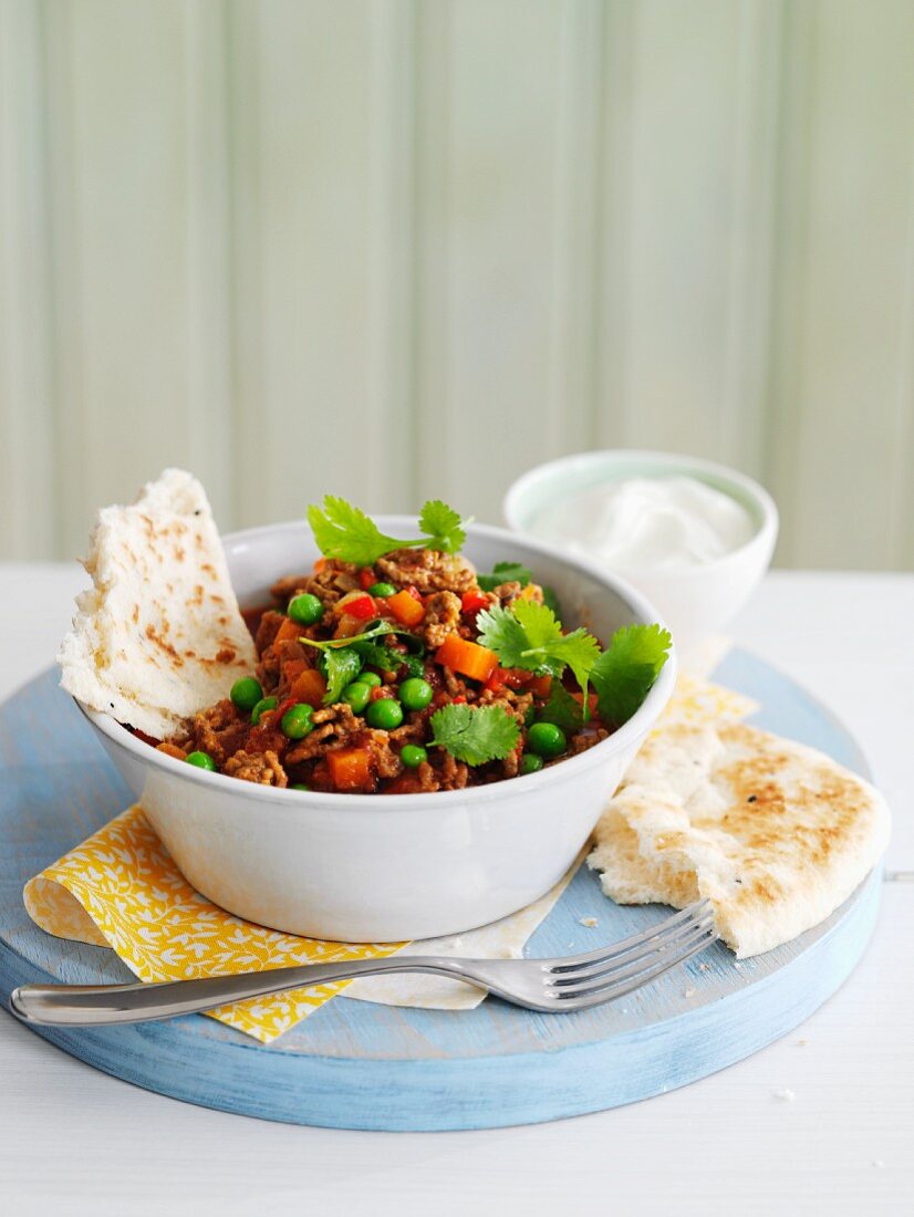 Keema curry with ground lamb and peas (India)