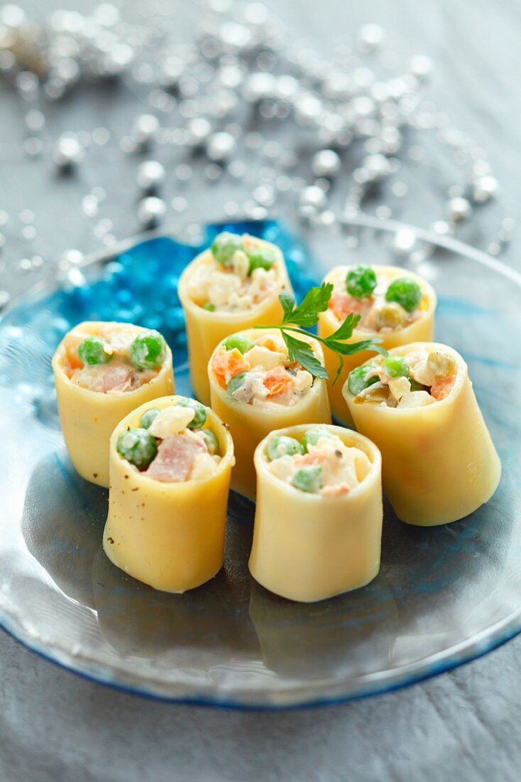 Cannelloni filled with vegetables and ham