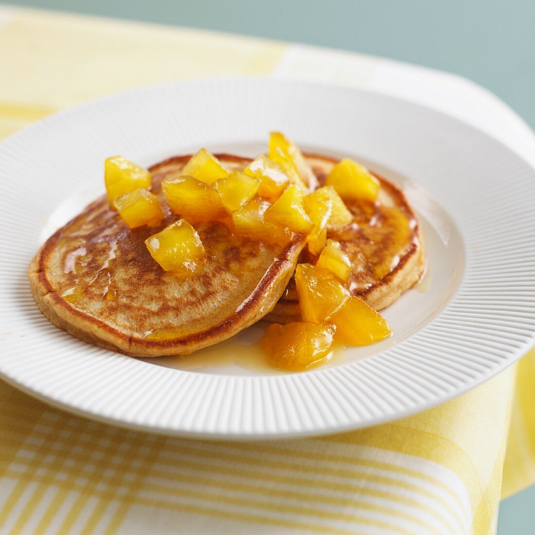 Pancakes mit Zimt und Apfelsauce