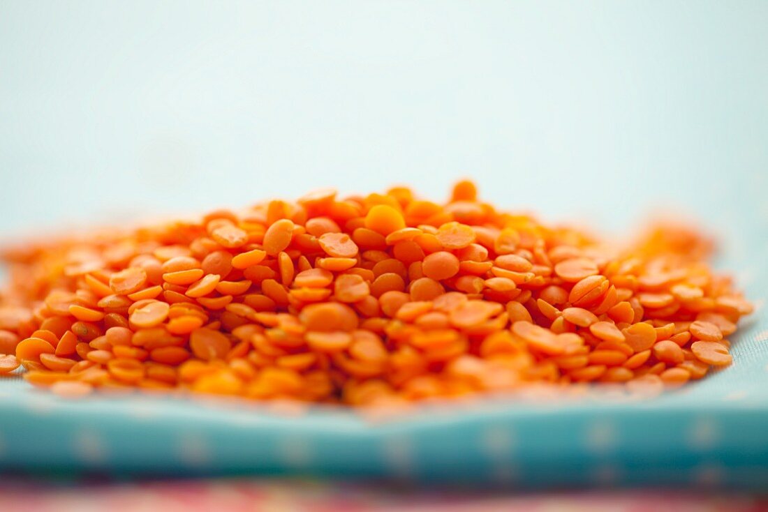 Red lentils (close up)
