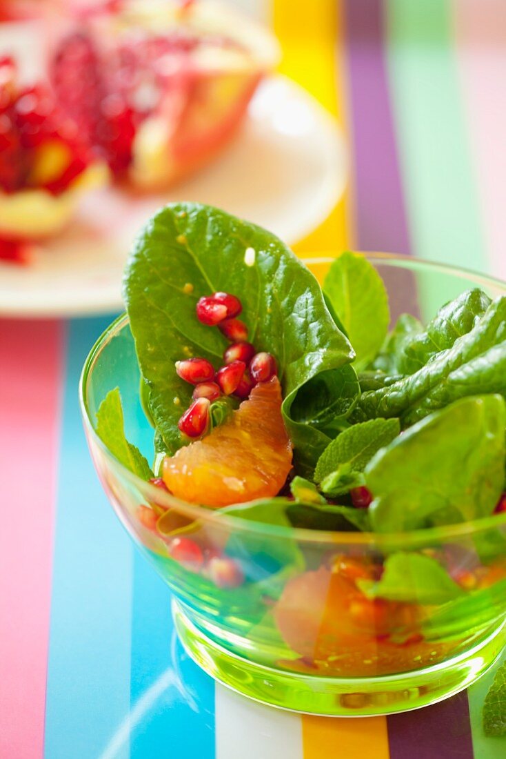 Spinach salad with grapefruit and pomegranate seeds