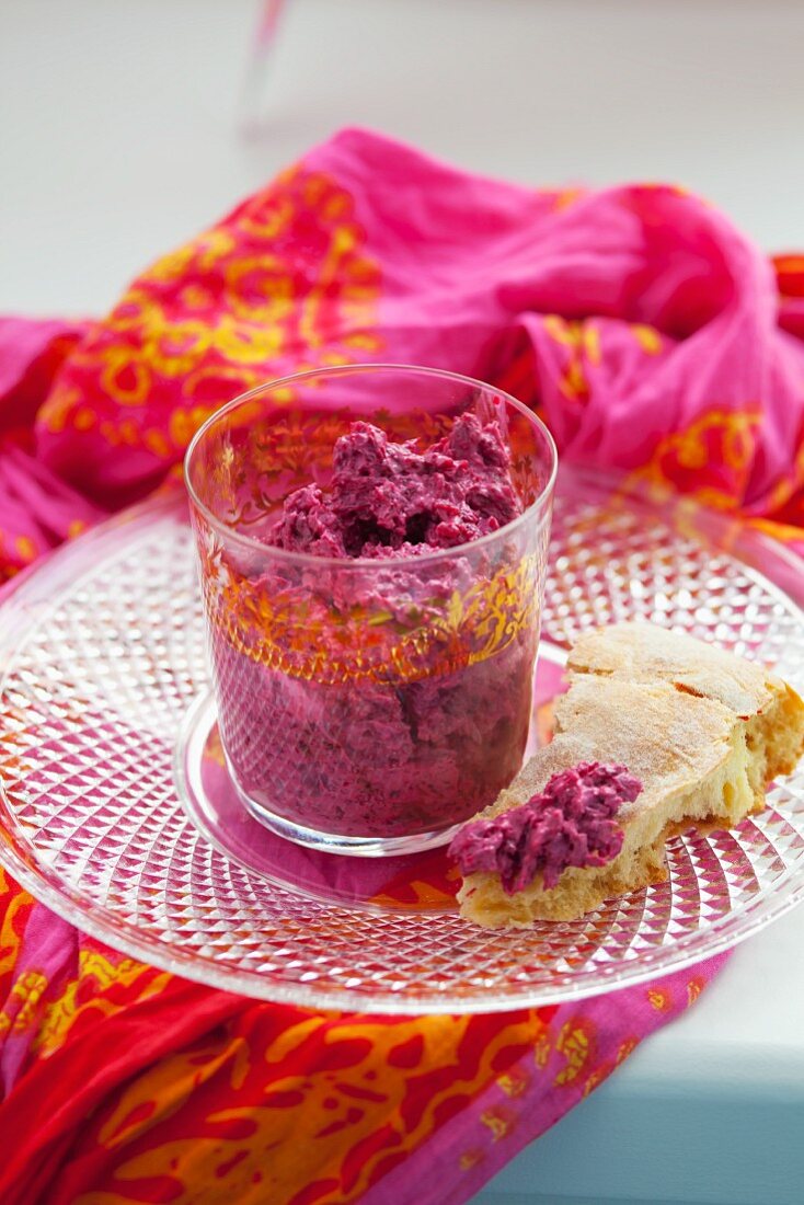 Red cabbage paste in a glass and on bread
